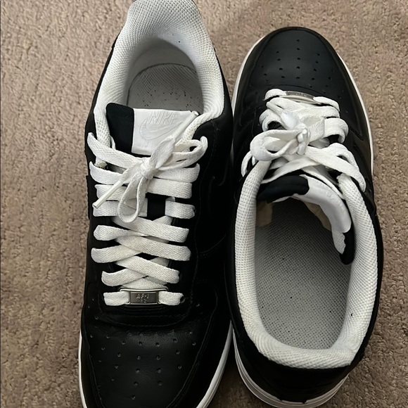 Nike Air Force 1 07 gum sole Black and White Sneakers Timeless Design - Picture 5 of 9